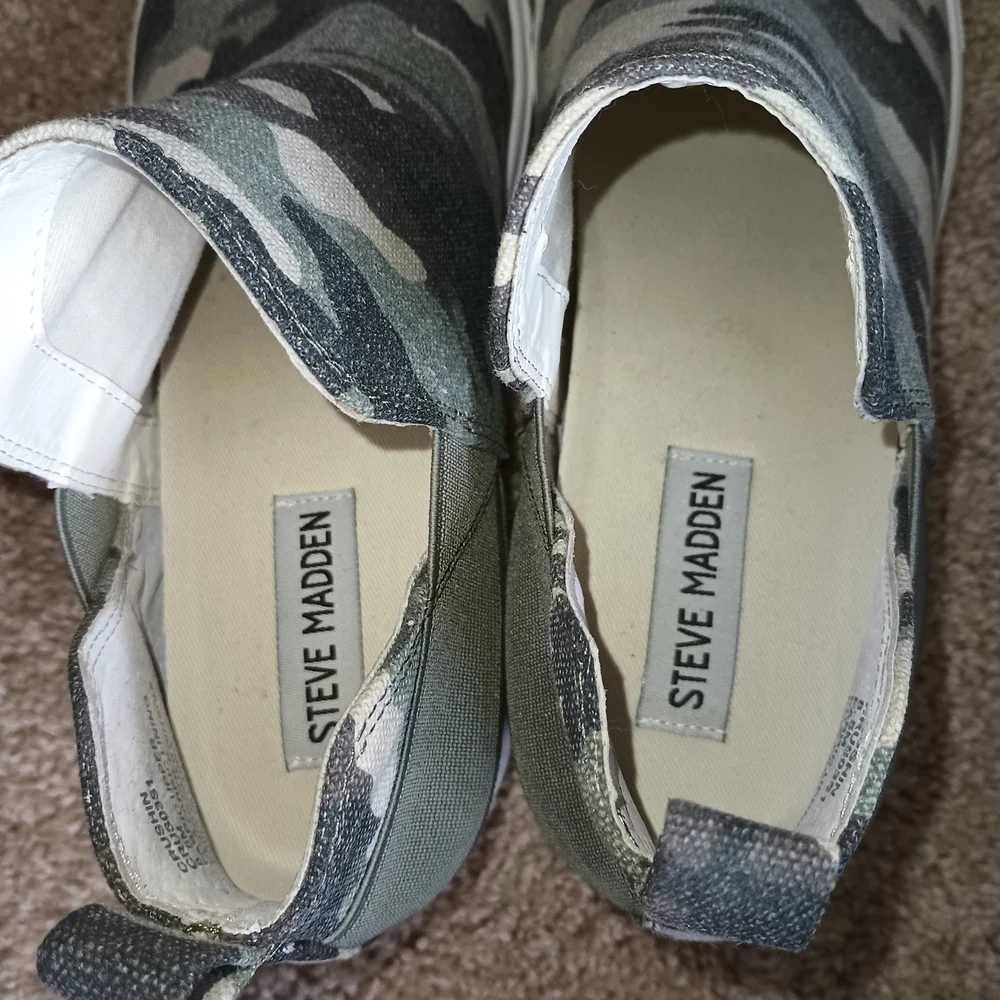 Steve Madden Crushin Green Camouflage Wedge‎ Sneakers 8.5M